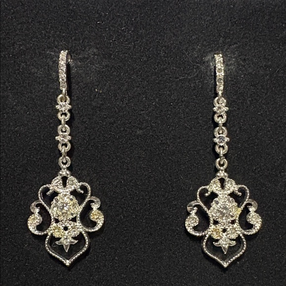 Avon Silvertone Vintage Earrings & Pendant Necklace Set - Picture 3 of 5